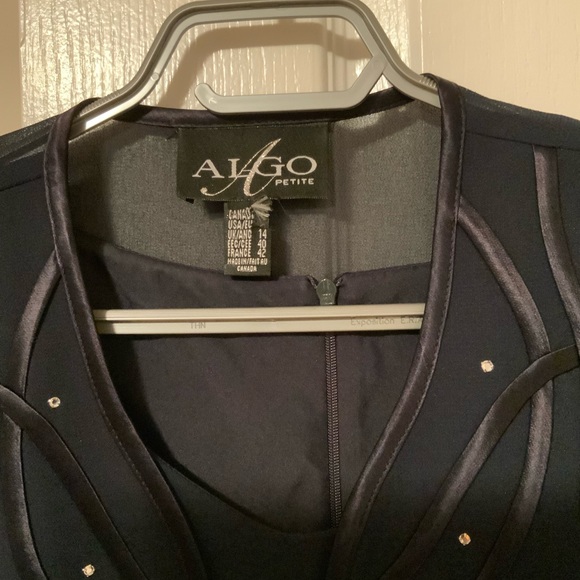 2 piece dress set with detail trim - Picture 2 of 3